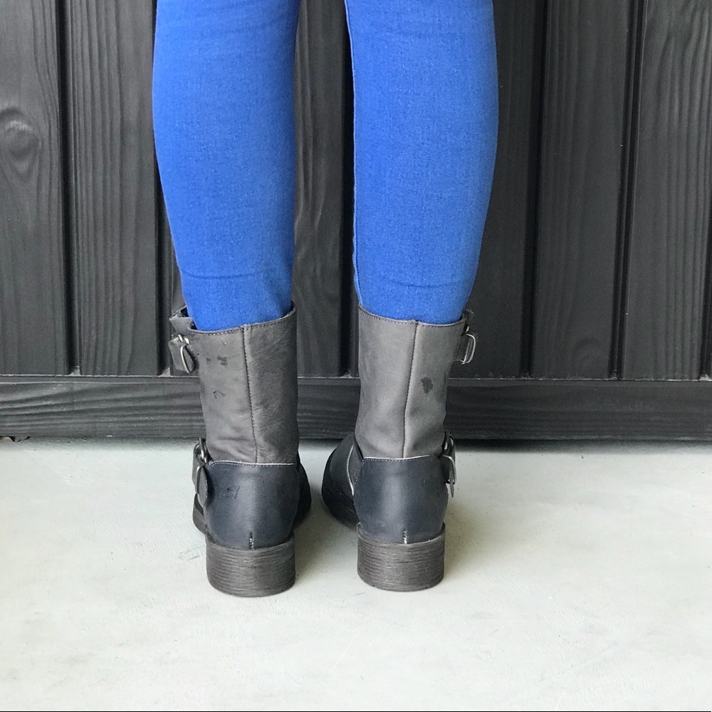 Crafted in Spain Stone Leather Lug Sole Moto Boots - Picture 4 of 6